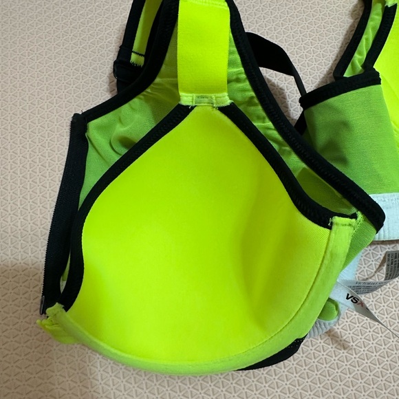 Victoria’s Secret sports bra size 32D - Picture 6 of 8